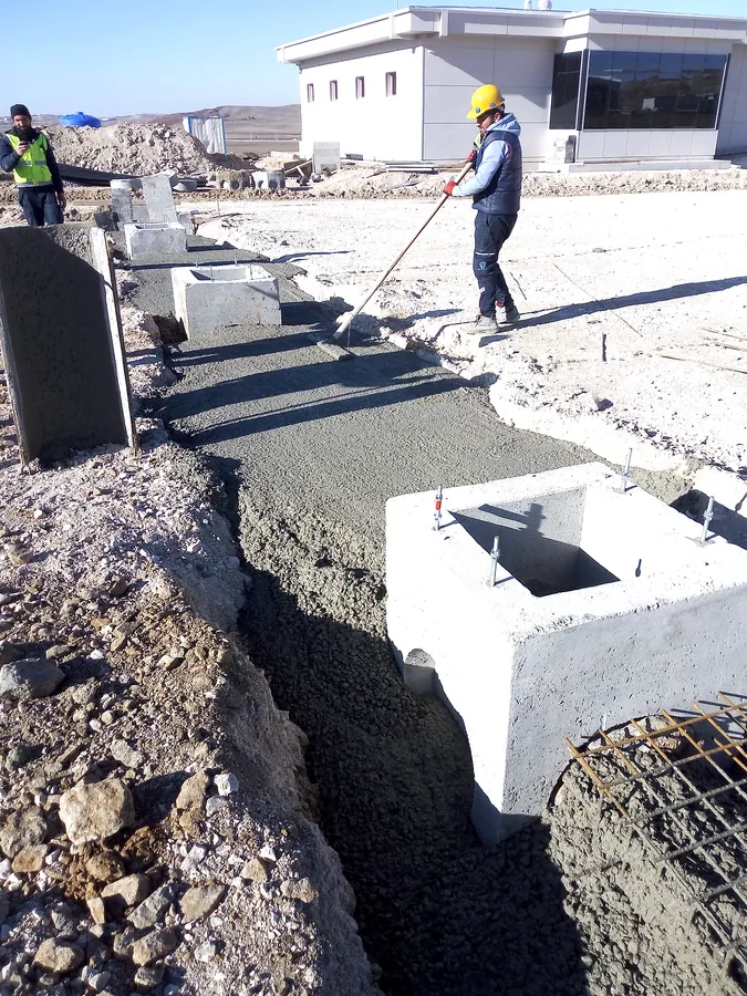 Precast rögar elemanları ve saha ekibi çalışması